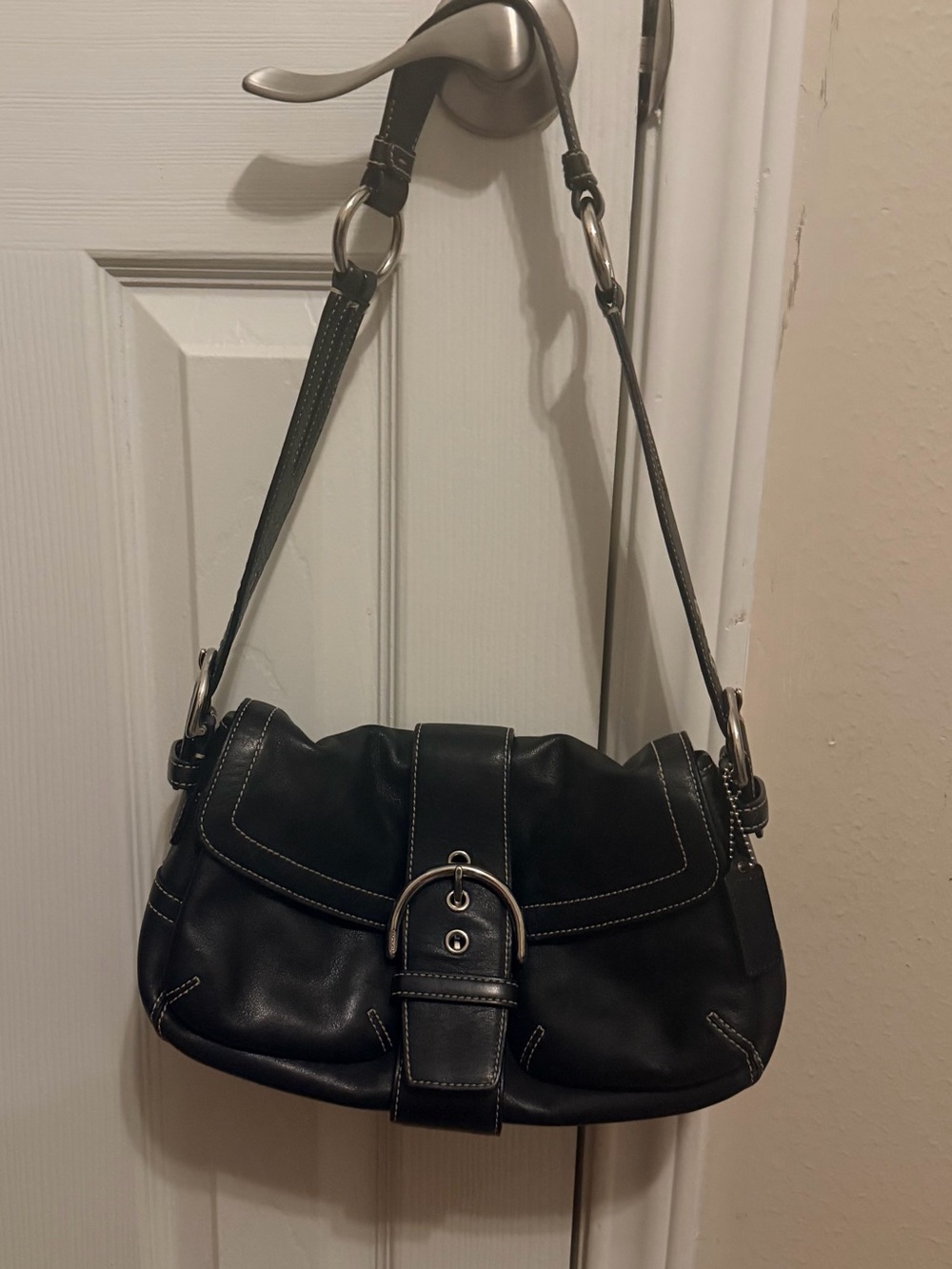 Vtg Coach Soho Black Leather Flap Shoulder Bag w/ White Stitching Y2K EUC